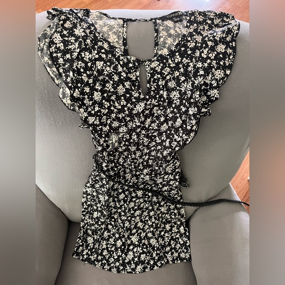 Dresses - Picture 4 of 10